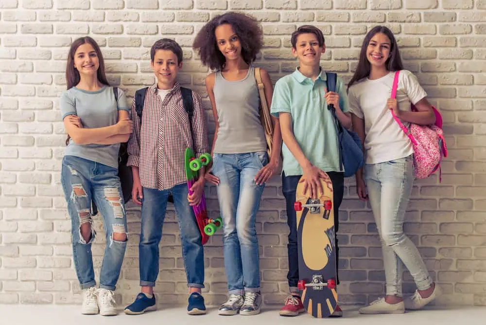 Popular 80s Teenager Hairstyles for Black and White Girls 11 A group of teenagers with a great mix of different hair styles, including some with short hair and hair bands.