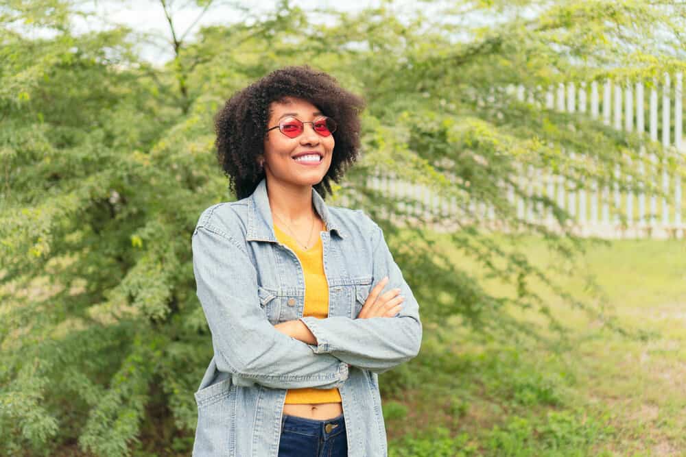 A black girl with slow hair growth uses a transformative clay treatment after deeply cleansing her type 4 curls.