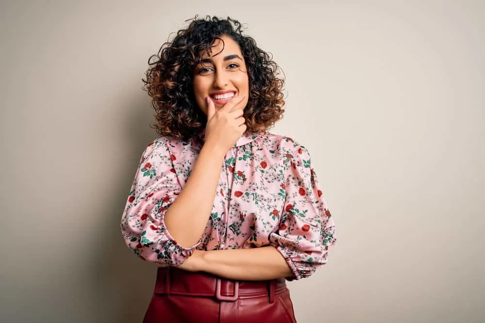 11 Best Hair Color Ideas, Shades, Trends, and Inspo for Women 14 Jet-black hair meets warn blonde hair tones, enhancing the beauty of natural curls on a stunning female.