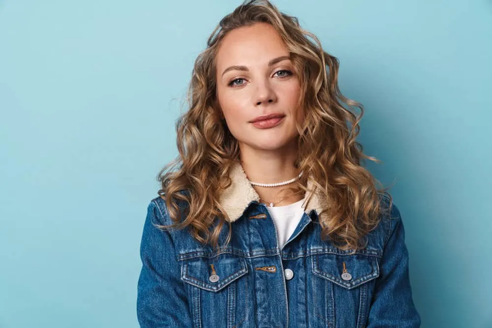How to Get Butterscotch Hair Color and What Does It Look Like 3 A white girl with butterscotch blonde hair with brown undertones perfectly complimenting her warm skin tones.