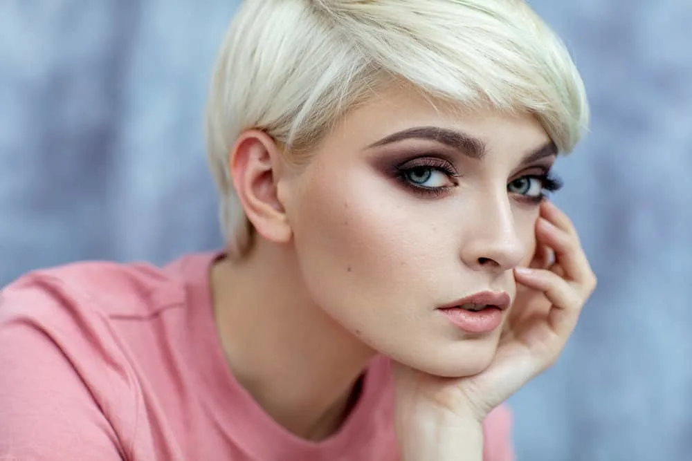 How Long Should I Leave Wella T18 Toner in My Hair? 7 A young white female with pale blonde hair used purple shampoo from Sally Beauty Supply to neutralize brassy tones.