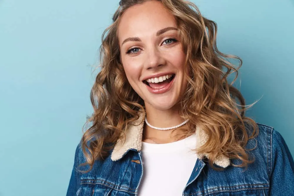 How to Get Butterscotch Hair Color and What Does It Look Like 1 A cute white girl with blonde tones in her colored hair creates a beautiful bright butterscotch blonde balayage.