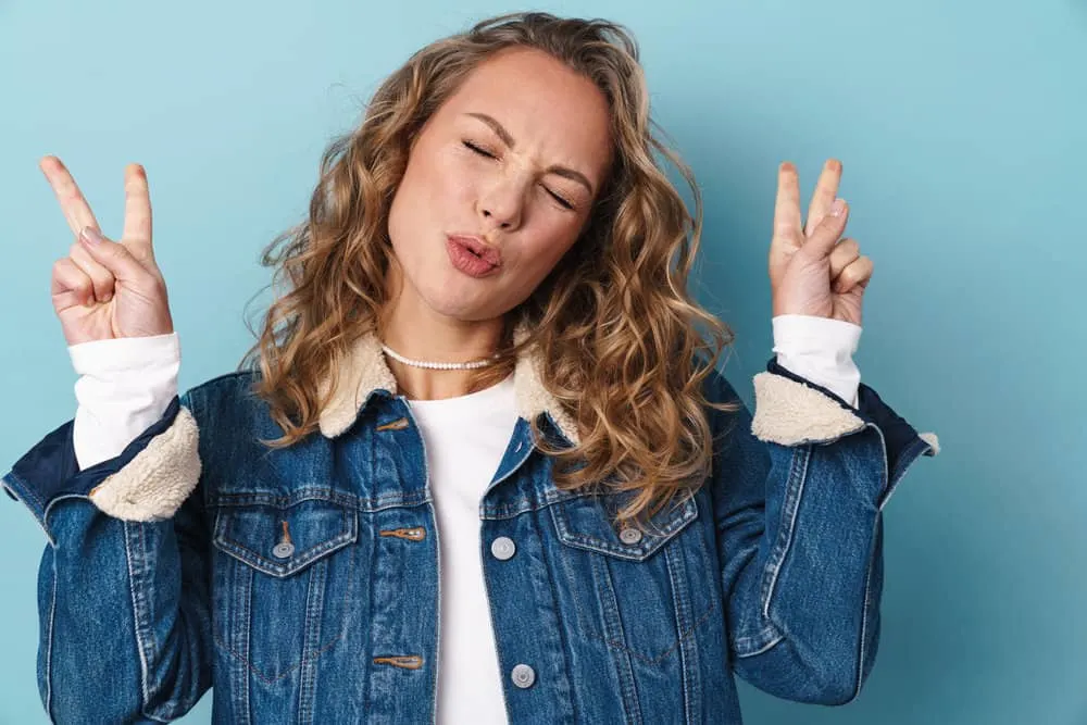 How to Get Butterscotch Hair Color and What Does It Look Like 12 A cute white female wearing butterscotch highlights that are close to the strawberry blonde territory.