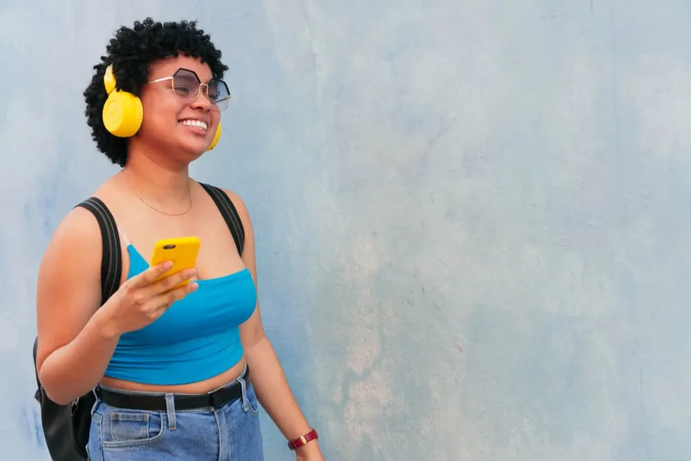 13 Short Haircuts for Women with Straight and Curly Hair 7 A charming black female with fine hair is wearing a wash-n-go hairstyle on shorter hair.