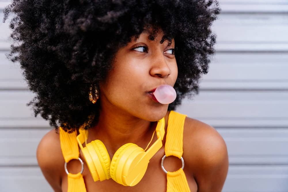 A girl with curly hair fibers that were cleaned with conditioning shampoos and fragrance oils, made her hair shine.