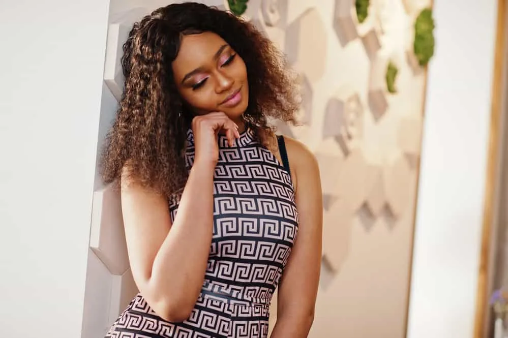 Best Wigs: Where to Buy Good Human Hair and Synthetic Wigs 4 A synthetic wig cap worn by the fashionable black lady was installed by a professional stylist named Tamika Gibson.