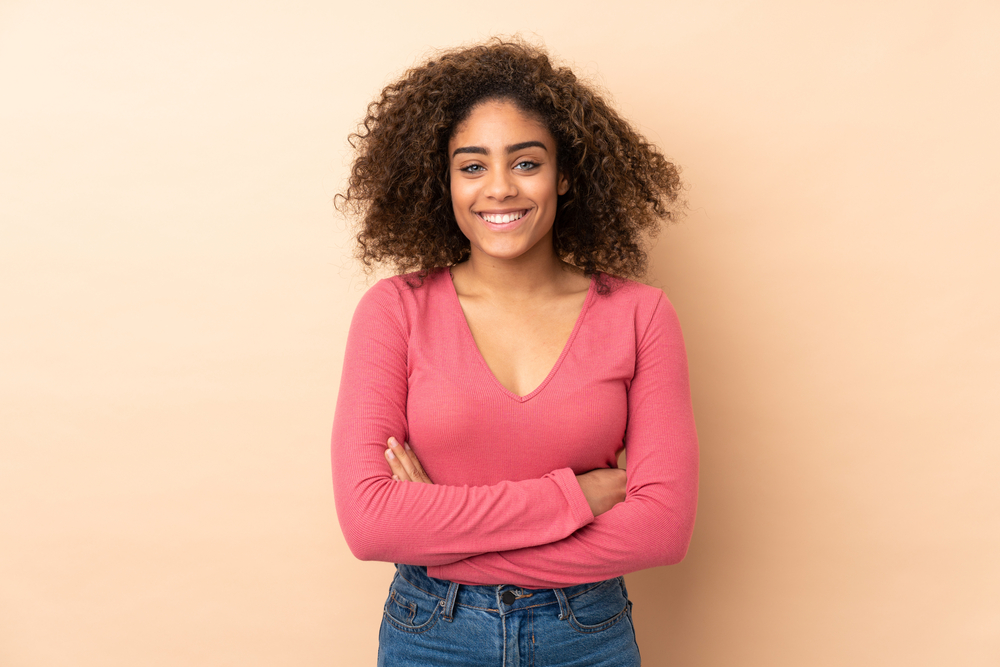 A lady wearing a dark brown hair color moisturized with a mixture of lavender oil and tea tree oil.