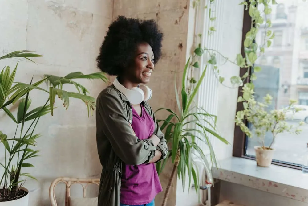 How to Grow 4C Hair Quickly: Longer, Faster, and Naturally 3 A black female with dry hair on dense and tight coils uses leave-in conditioners to retain moisture.