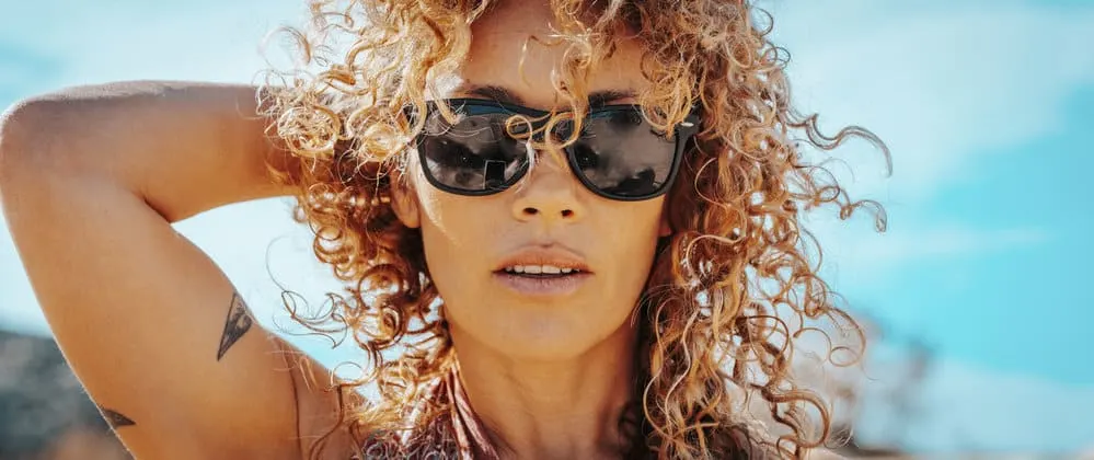 How to Use Wella Toner and Developer at Home: Step-By-Step 1 A beautiful female with orange hair and brassy yellow tones used purple shampoo to create an ash-blonde shade.