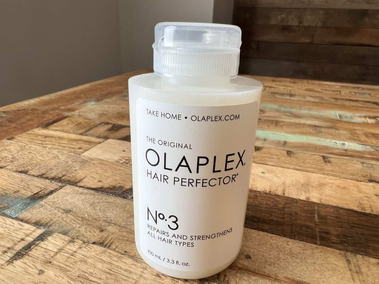 The original Olaplex Hair Perfector Nº.3 repairs and strengthens all hair types.