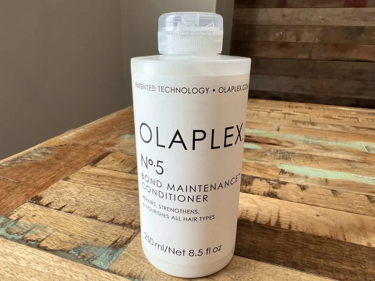 Olaplex Nº.5 Bond Maintenance Conditioner repairs, strengthens and nourishes all hair types.
