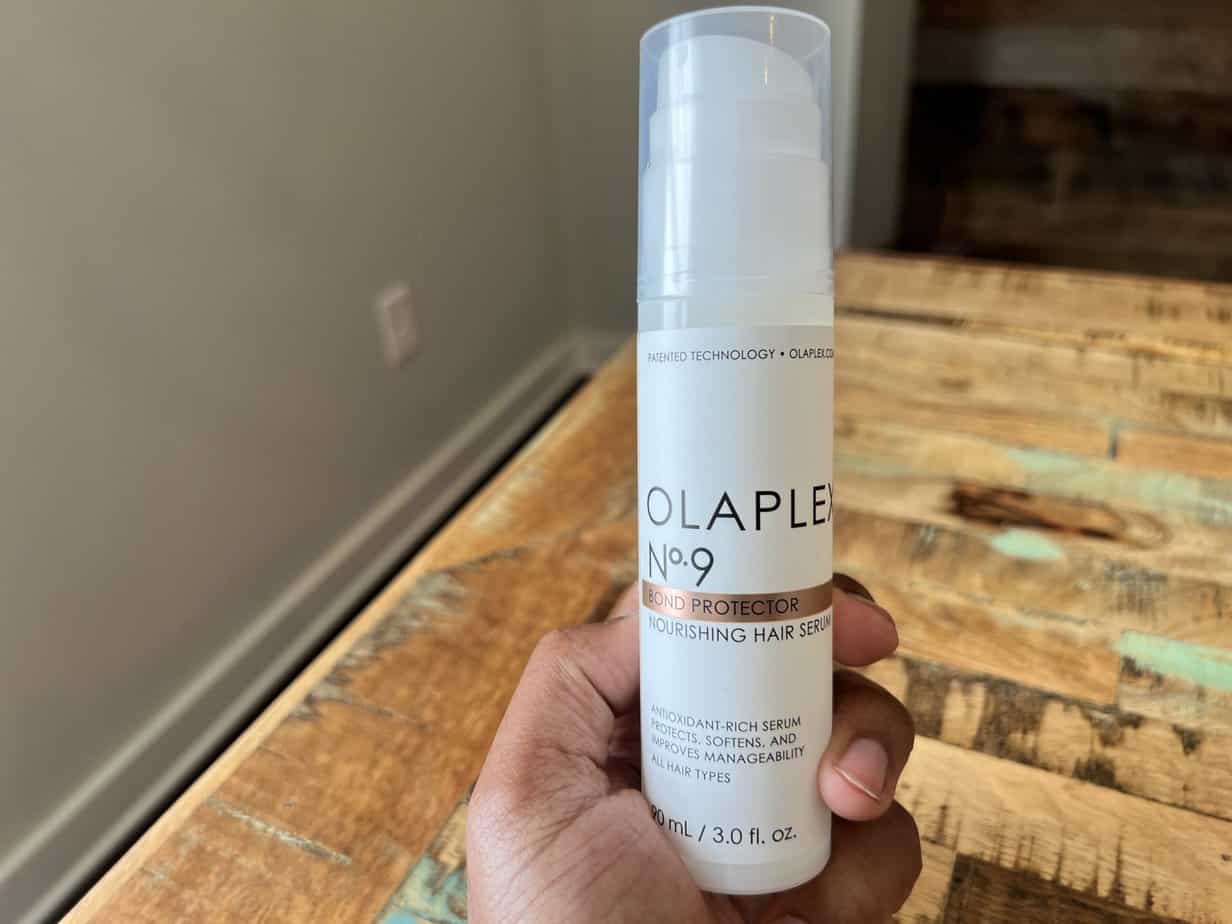 Olaplex Nº.9 Bond Protector Nourishing Hair Serum is an antioxidant-rich serum that protects, softens, and improves manageability for all hair types. 
