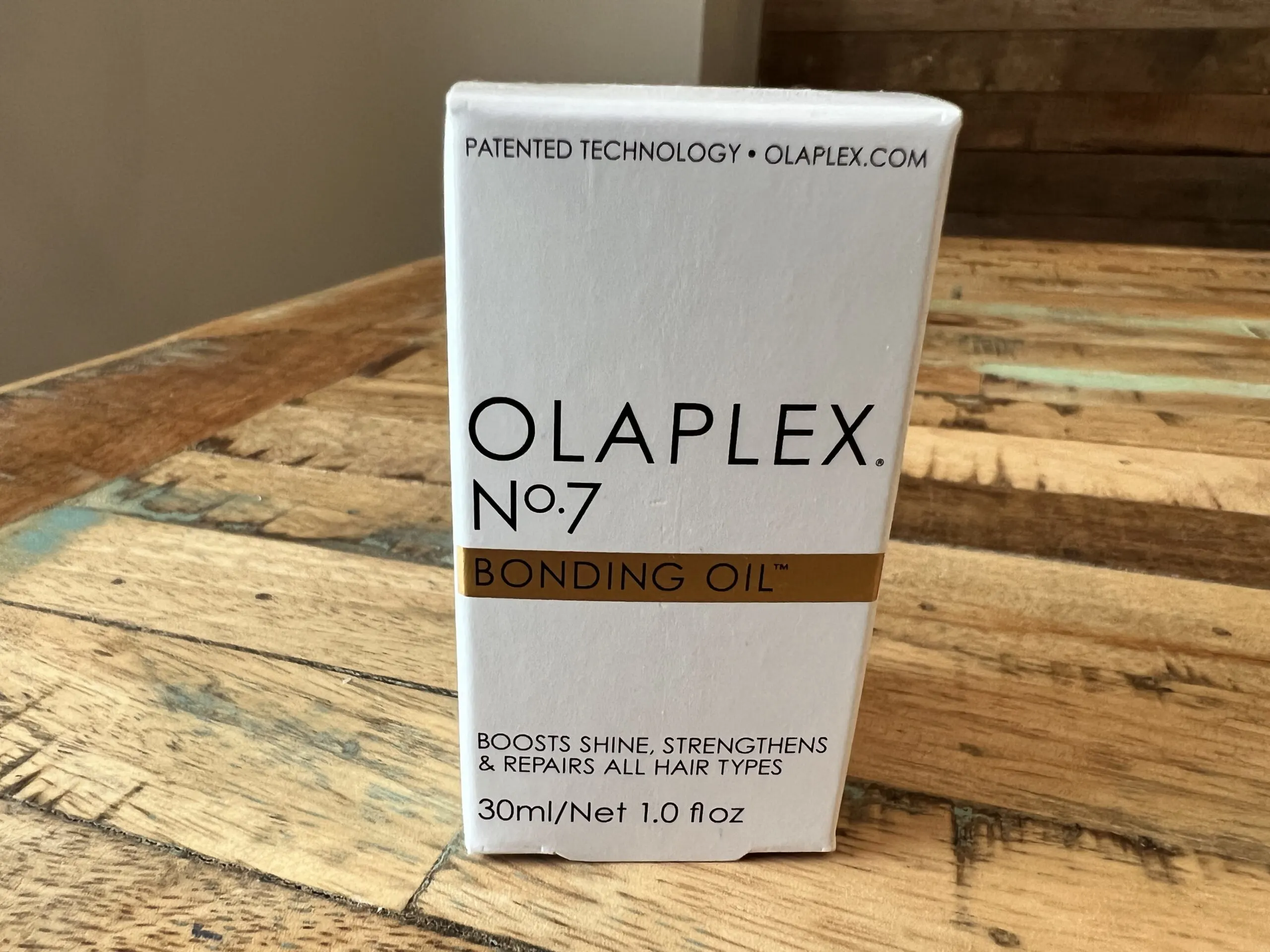 Does Olaplex Help With Dandruff? Will Olaplex Help Dry Scalp? 4 Olaplex Nº.7 Bonding Oil: boosts shine, strengthens & Repairs all hair types.
