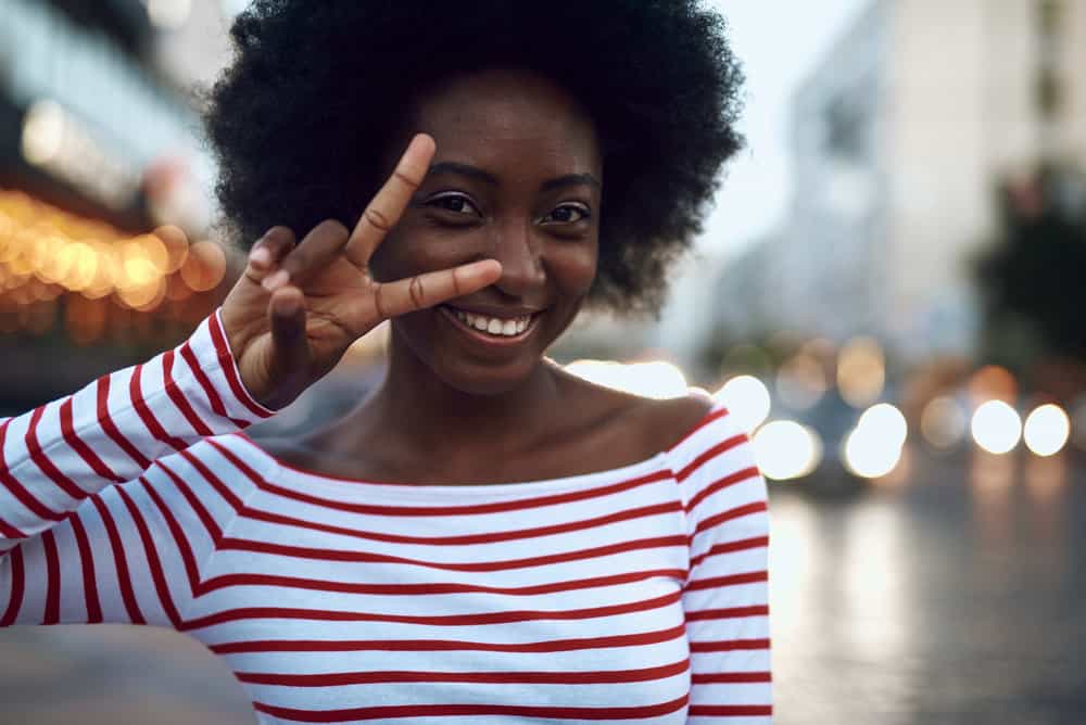 A female with 4C curls has low porosity hair strands cleaned with a conditioner wash routine.