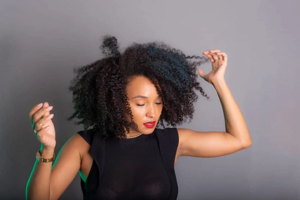 How to Dry Curly Hair: Drying Curly Hair Without Damaging Curls 8 To speed up the drying process without causing heat damage, you can blow dry curly hair, creating the perfect environment for her hair cuticle to dry completely.