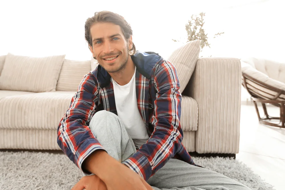 The Best Straight Hair Hairstyles: Men's Styles and Haircuts 12 Sporting one of our favorite styles for straight haired guys, the white man showcases the versatility and allure of longer hair on men with a classic hairstyle.