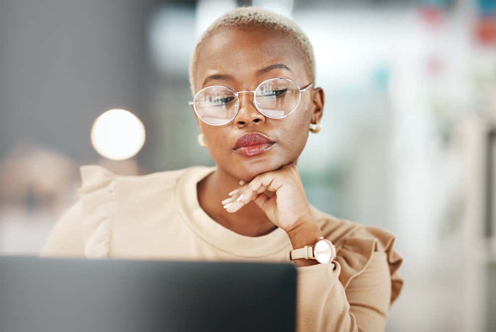 With her dark brown skin beautifully contrasting against her colored hair, the lovely lady exudes confidence and style.