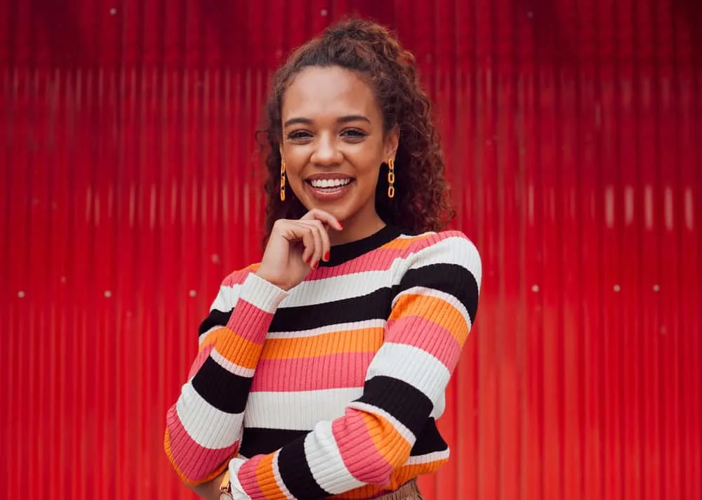 How to Get Curly Hair: Make Curls More Defined and Last All Day 4 Her damp hair is now a canvas for beautiful, perfectly defined curls created with the help of sea salt spray and natural oils.