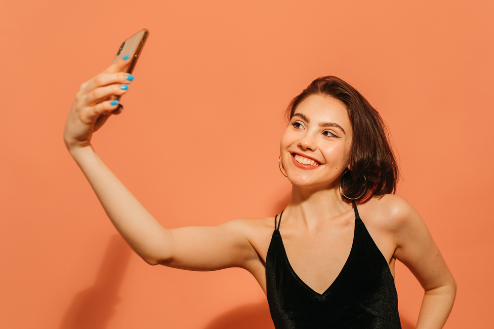 A lady with short hair wearing a classic style created with a round brush that adds volume and texture to her thick hair, with its perfect balance of layers and length that flatter her sleek bob.