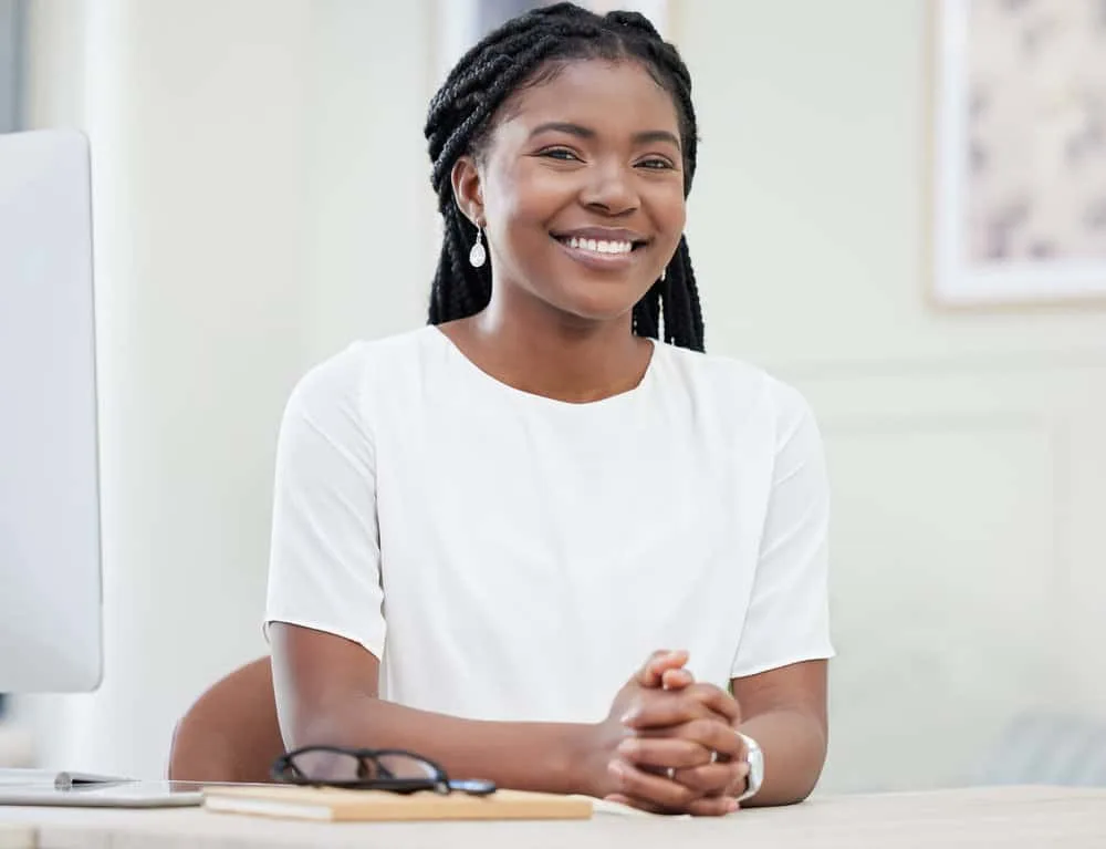 Do Knotless Braids Hurt? How to Make the Braids Hurt Less 3 Her large knotless braids showcase her beautiful hair type, providing a stylish and low-tension option for protective styling.