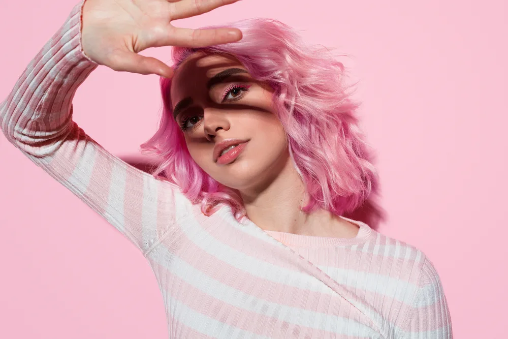 How to Use Wella T50 Toner Before and After: Wella Pink Blossom 8 Her naturally blonde hair turned into a stunning brassy hair color with warm tones, thanks to Wella toner that neutralized any orange hair tones for an even color.