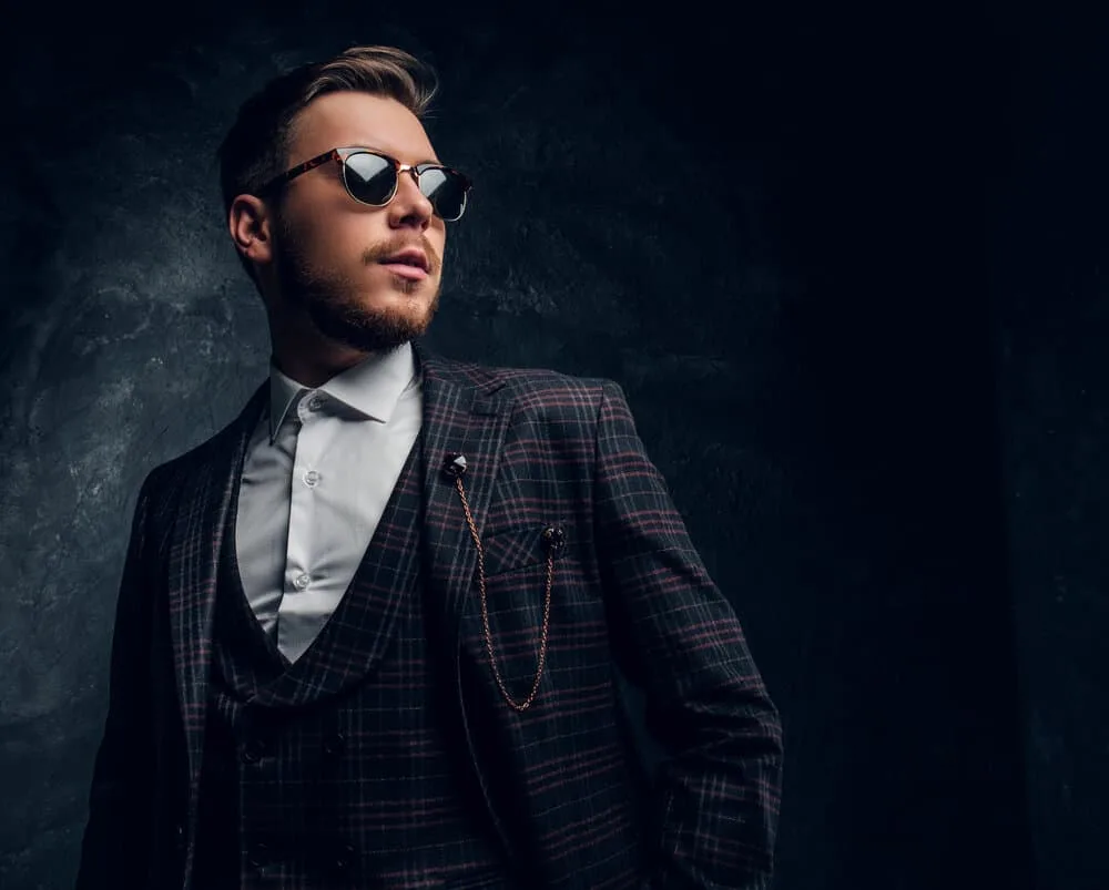 Peaky Blinders Haircut: How to Do Peaky Blinders Haircuts 11 Rocking a Thomas Shelby haircut and a meticulously styled lumberjack beard, the gentleman commands attention with his undeniable charisma.