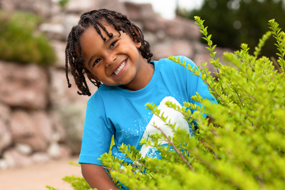 The little boy's long hair is transformed into a fashionable and cute braided hairstyle featuring mixed boy braids that add charm and personality.