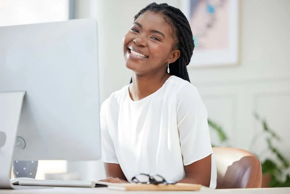 Do Knotless Braids Hurt? How to Make the Braids Hurt Less 2 She confidently rocks her knotless box braids, a trendy alternative to regular box braids, creating a stunning and protective hairstyle.