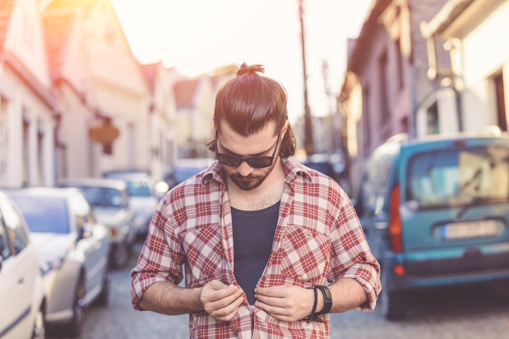 The shorter length in the front of his mullet adds a sense of structure and sharpness, giving his short hair an edgier vibe and extra texture.