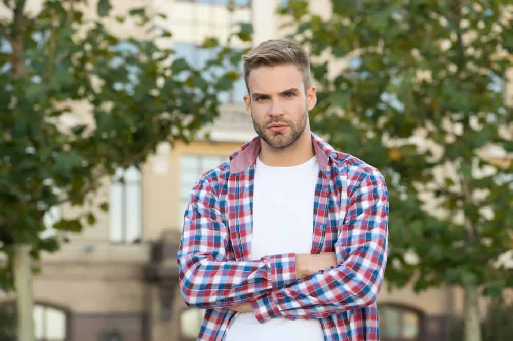 With side-swept bangs, he artfully conceals his prominent forehead, creating a stylish and sophisticated look.