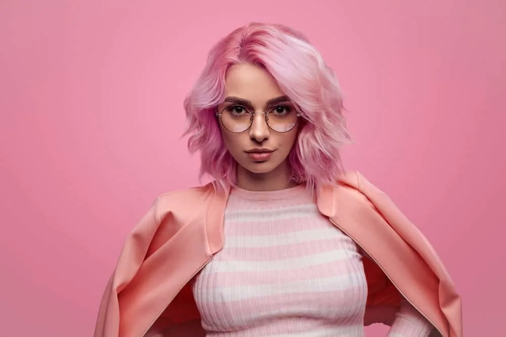 How to Use Wella T50 Toner Before and After: Wella Pink Blossom 2 Her naturally blonde hair transformed into cool-toned bleached hair and dyed with Wella toner to achieve a perfectly even ash blonde shade.