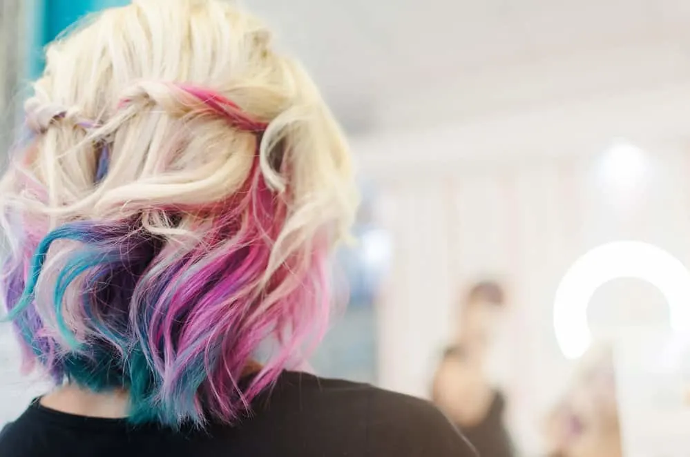 8 Underdye Hair Coloring Trends, Ideas, and Hairstyle Tips 12 The black or brunette lowlights underneath his hair provide a subtle yet impactful contrast, enhancing the overall dimension of his look.