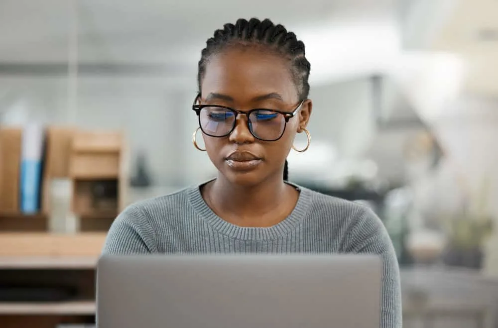 Feed-in Braids: How to Do Feed in Braid Styles for Beginners 2 She rocks a stunning protective style with jumbo feed-in braids, showcasing the versatility of feed-in braid hairstyles.