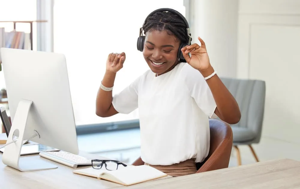 Do Knotless Braids Hurt? How to Make the Braids Hurt Less 7 The knotless braid installation method is popular among black women for its ability to create a natural and flawless look with less tension.