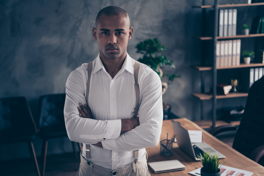 Equipped with a top-rated professional hair clipper, he effortlessly glides the cordless trimmer through his afro hair, achieving precise and stylish results.