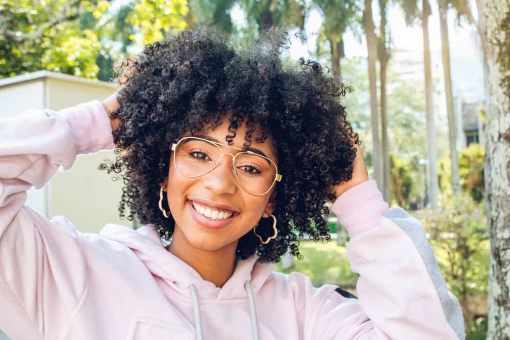 25 Cute short curly hairstyles for black women to try in 2020   Brieflycoza