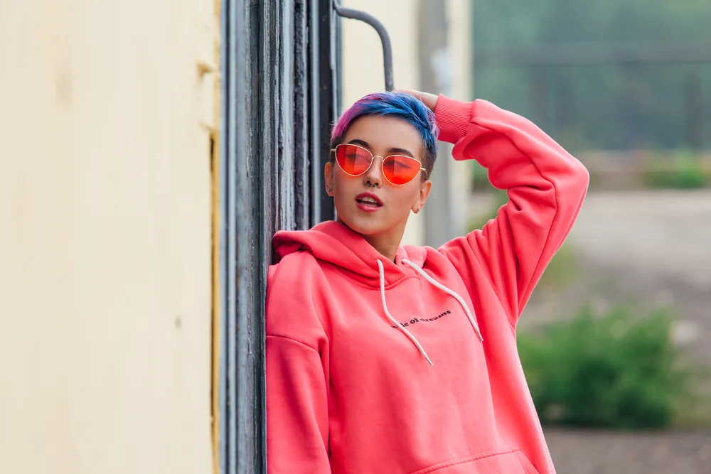 Enby Haircuts: 16 Cute Enby Haircut Styles for All Hair Types 4 With her androgynous haircut, she embraces a classic hairstyle that transcends traditional gender norms.