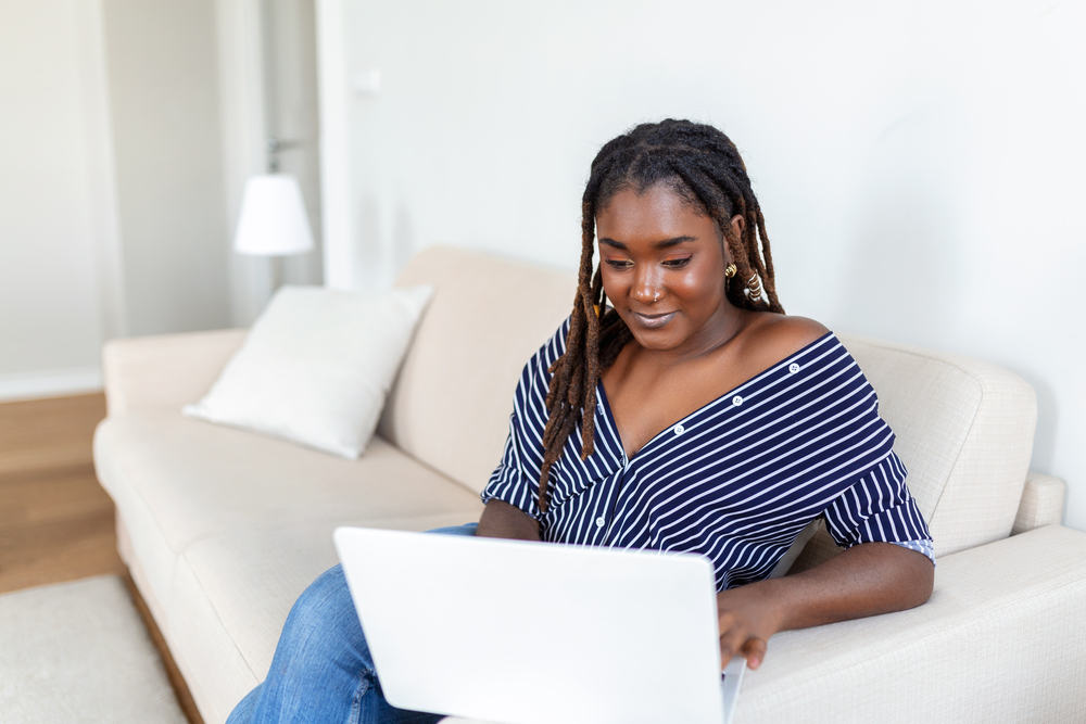 When installing instant locs, she used human hair extensions to ensure that her instant locs blended seamlessly with her natural hair, giving them a realistic appearance.