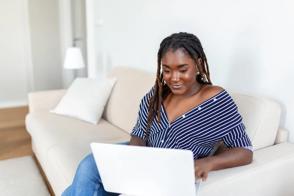 Instant Locs vs. Starter Locs: Which Locs Method Is Better? 6 When installing instant locs, she used human hair extensions to ensure that her instant locs blended seamlessly with her natural hair, giving them a realistic appearance.