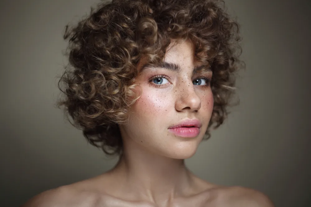 Curly Hair with Bangs: Curly Hairstyles with Fringe or Bangs 9 Rocking curly hair bangs with her tight curly hair, this girl's hairstyle adds a chic and edgy vibe to her overall curly fringe.