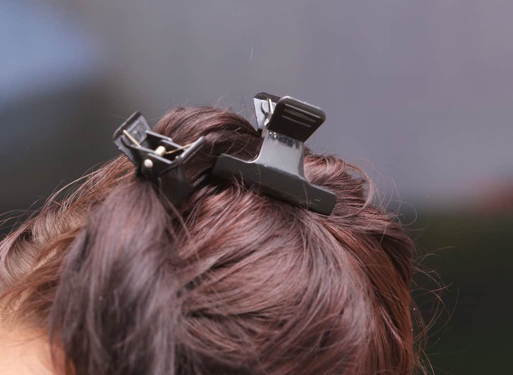 Bella Hadid and other style icons have embraced the claw clip trend, recognizing its ability to keep hair secure and damage-free. This hair clip can also be used on wet hair.