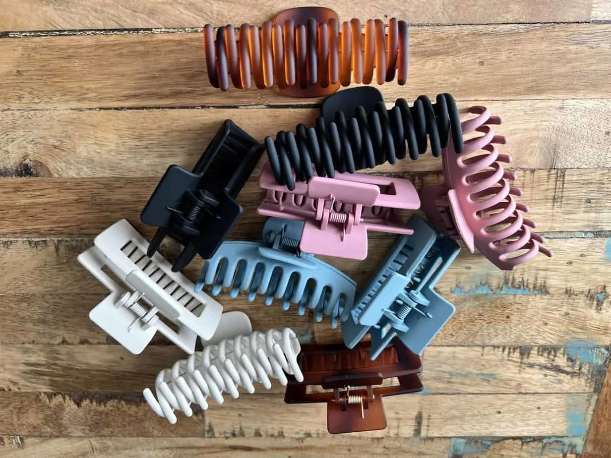 Are Claw Clips Bad for Your Hair? Prevent Damaging Hair Clips 1 A collection of claw hair clips for thicker hair with smooth and seamless edges designed to secure your textured hair strands without causing hair breakage or split ends.