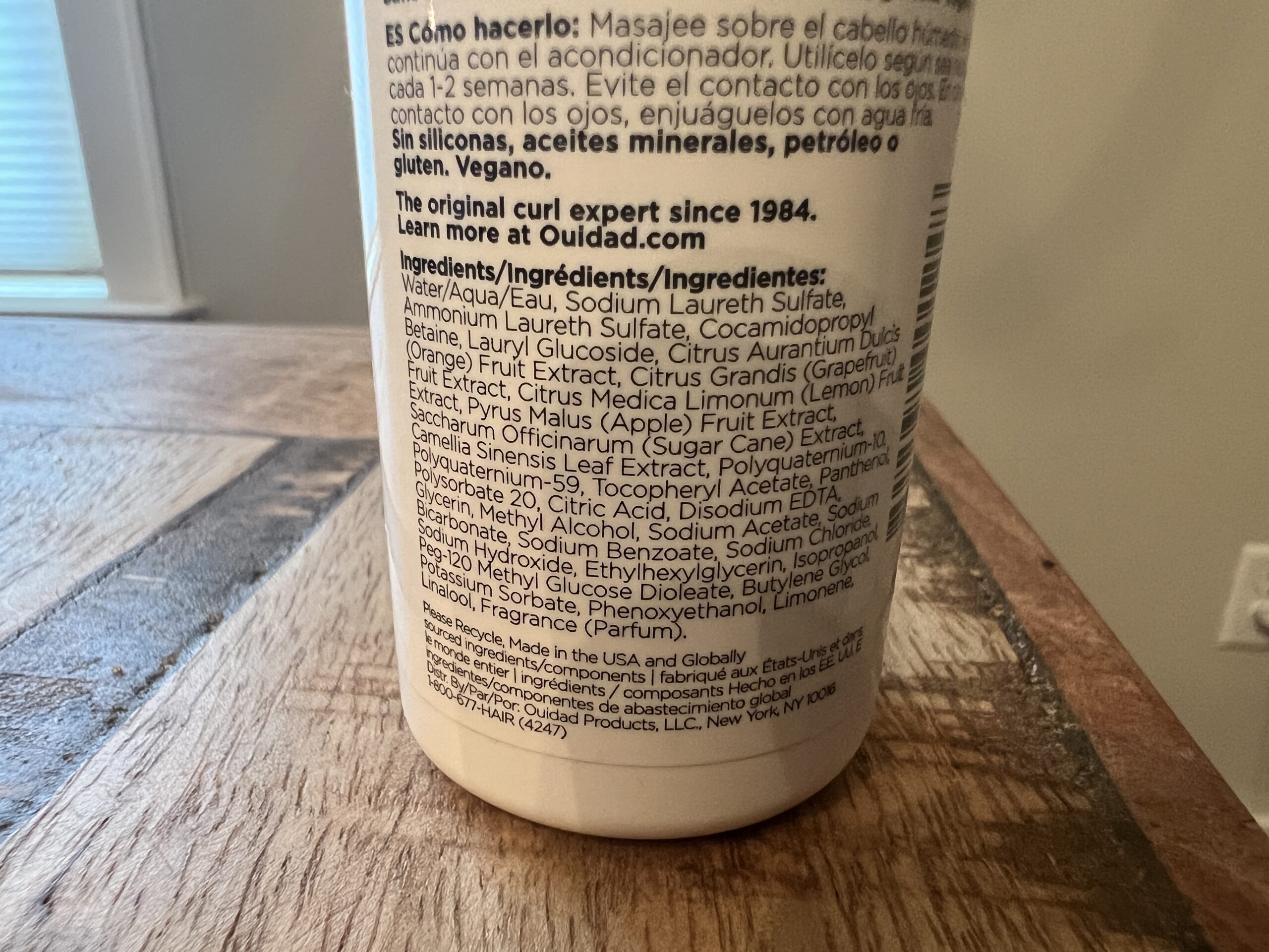 Ingredients: Water/Aqua/Eau, Sodium Laureth Sulfate, Ammonium Laureth Sulfate, Cocomidopropyl Betaine, Lauryl Glucoside, Citrus Aurantium Dulcis (Orange) Fruit Extract, Citrus Grandis (Grapefruit) Fruit Extract, Citrus Medica Limonum (Lemon) Peel Extract, Pyrus Malus (Apple) Fruit Extract, Saccharum Officinarum (Sugar Cane) Extract, Camellia Oleifera Leaf Extract, Polyquaternium-10, Polyquaternium-59, Tocopheryl Acetate, Panthenol, Polysorbate 20, Citric Acid, Disodium EDTA, Glycerin, Methyl Alcohol, Sodium Acetate, Sodium Bicarbonate, Sodium Benzoate, Sodium Chloride, Sodium Hydroxide, Ethylhexylglycerin, Isopropanol.