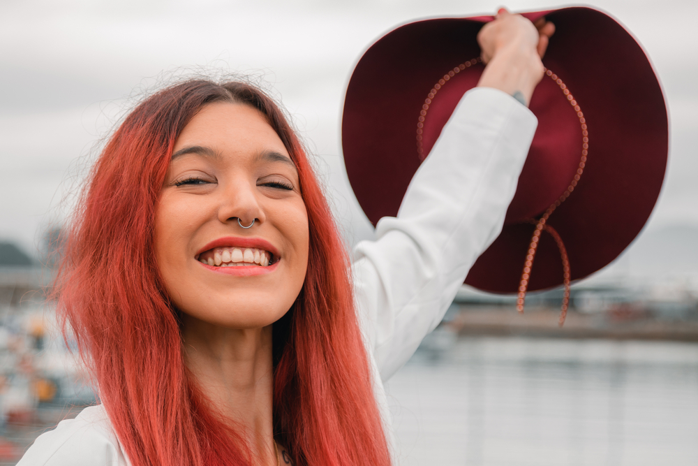 With her pink face framing highlights, she embraces the fun and vibrant side of e-girl hairstyles.