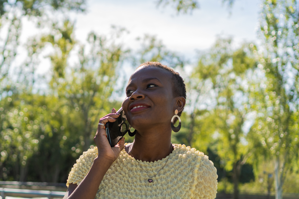 Adorned with a gorgeous haircut, the African American woman proudly showcases her naturally wavy hair, a testament to her beauty and individuality.