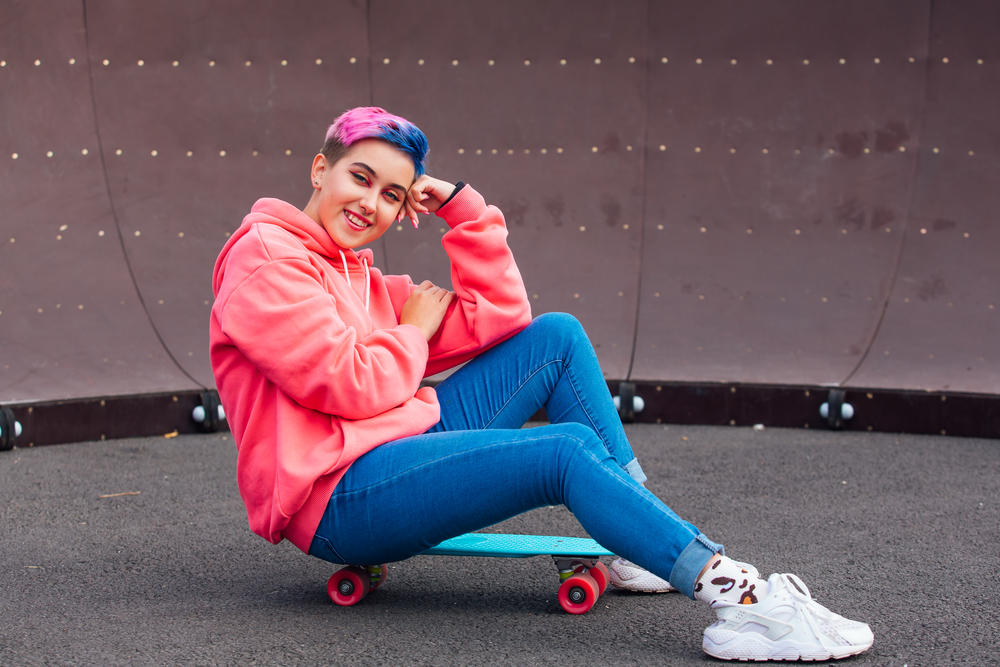 This young girl's androgynous haircut features a mix of straight and curly hair, creating a visually captivating and gender-fluid look.