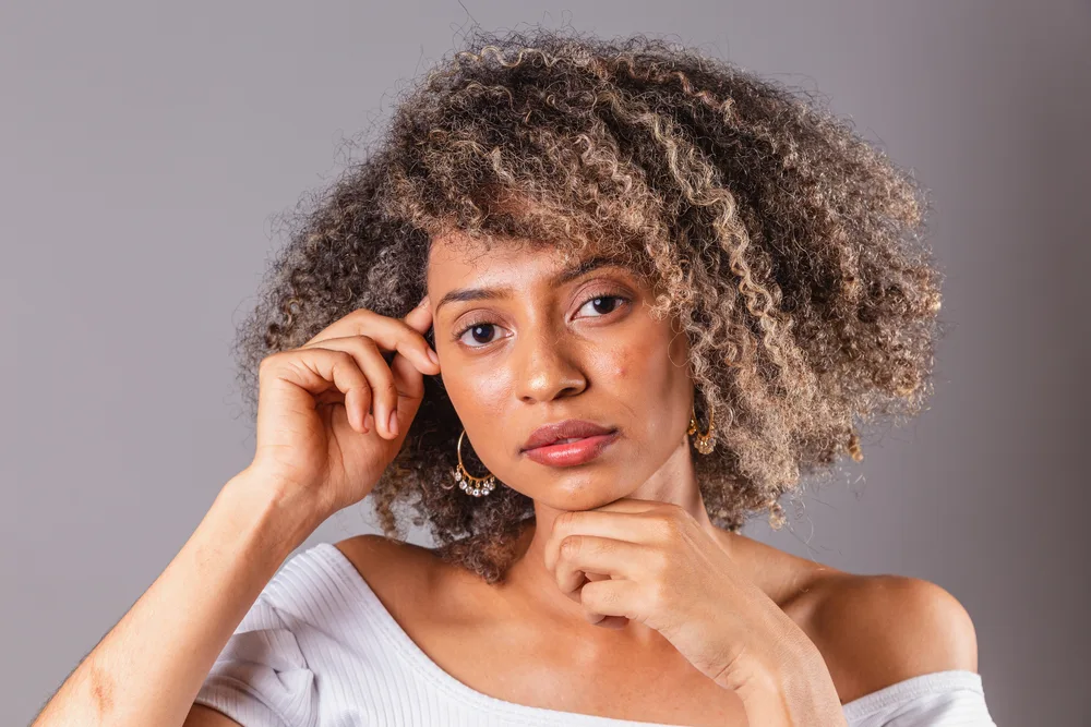 DIY Soapnut Shampoo Recipe: How to Use Soap Nuts as Shampoo 1 A black girl with thick hair was cleaned with a soap nut liquid natural shampoo and styled with essential oils, like a lavender essential oil.