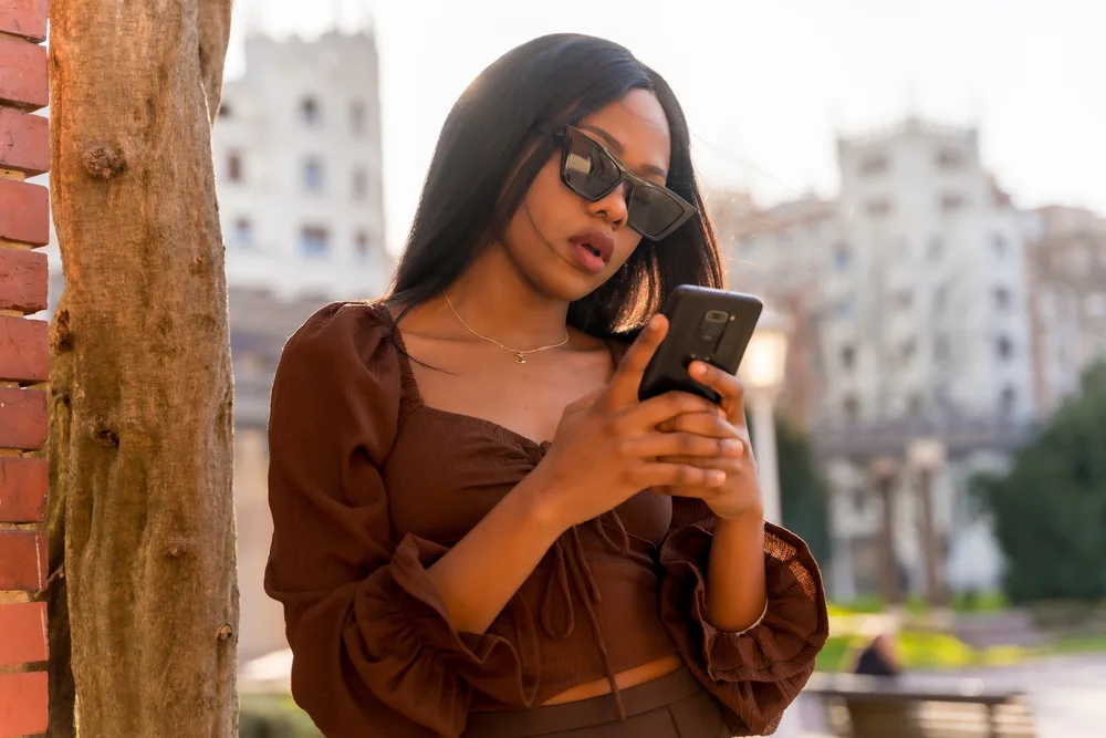 Can You Bleach a Wet Wig? Is Bleaching a Wet Wig Recommended? 2 With damp hair, she applies the bleach carefully, knowing that the process is more effective on wet strands.