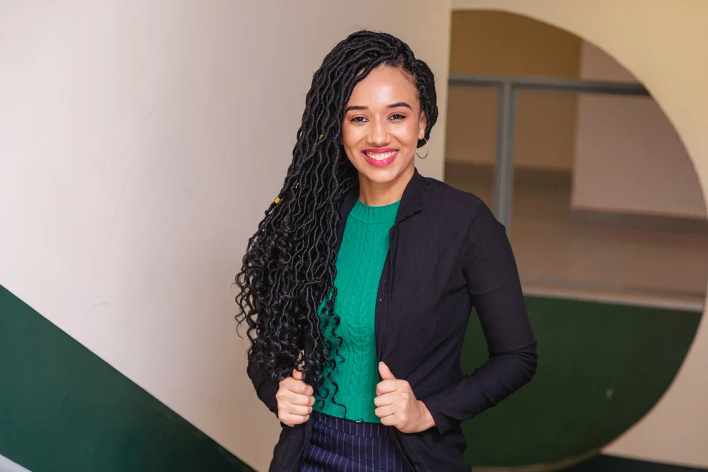 90s Hairstyles: The Best Retro Looks for Modern Times 1 A young black woman wearing micro braids that are all the rage in the natural hair community due to their modern take on a braided hairstyle.