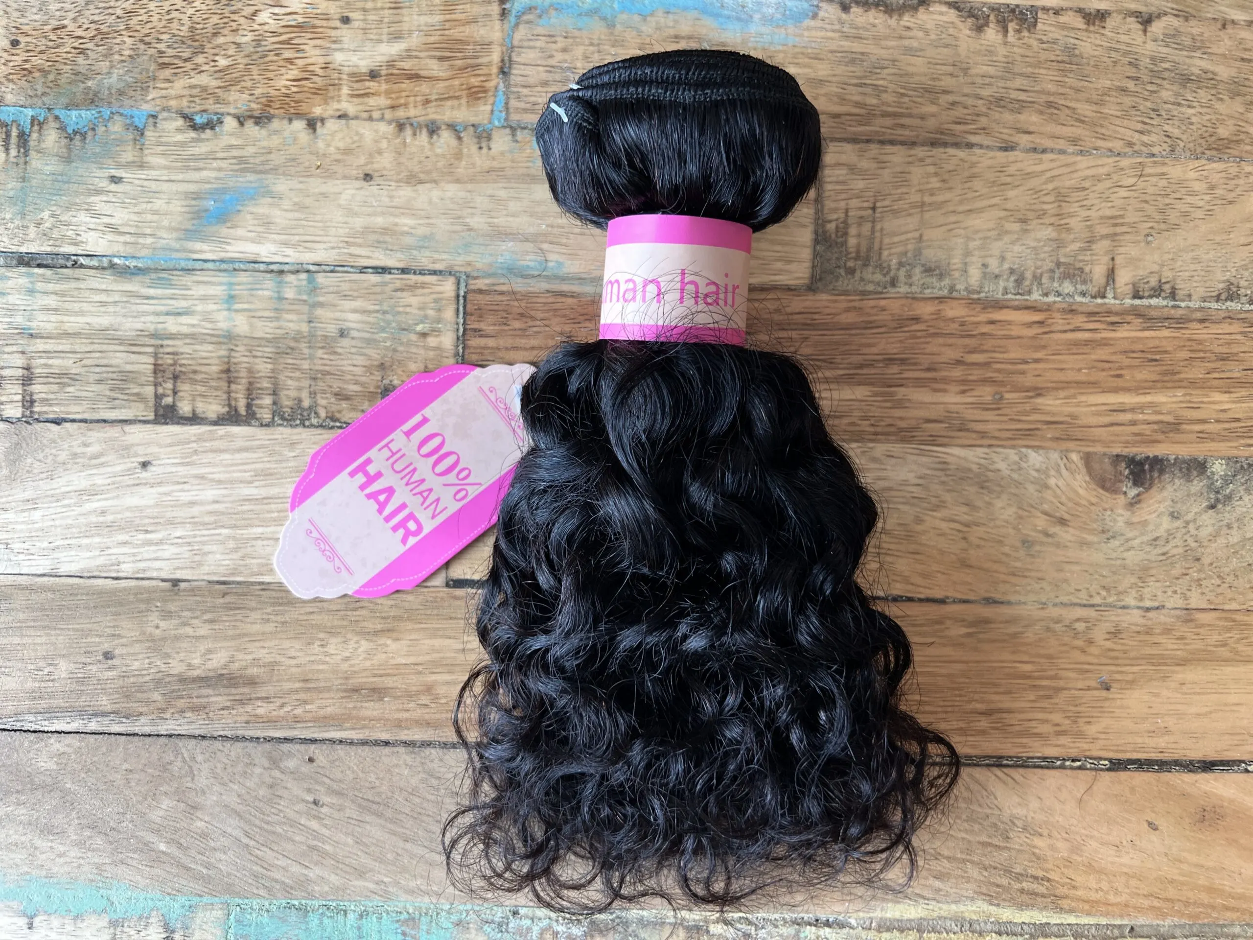 100% human hair extensions that are perfect for ladies that want voluminous big hair or a full head of natural-looking curls. These extensions can also be used to create curly ponytails.